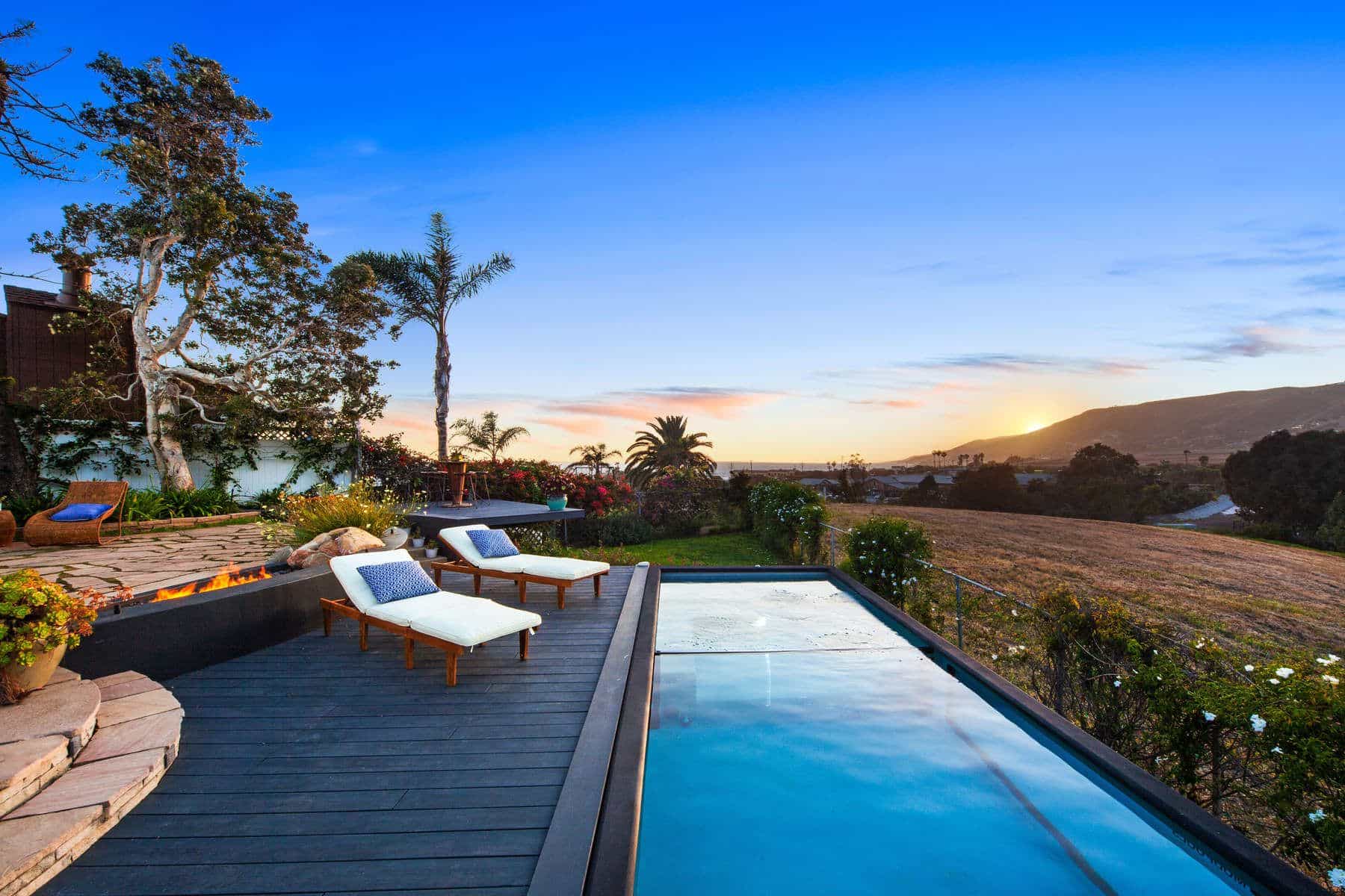 container pool brings a luxury experience to a Malibu home