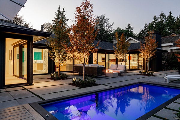 A container pool installed in-ground at a modern Alabama home